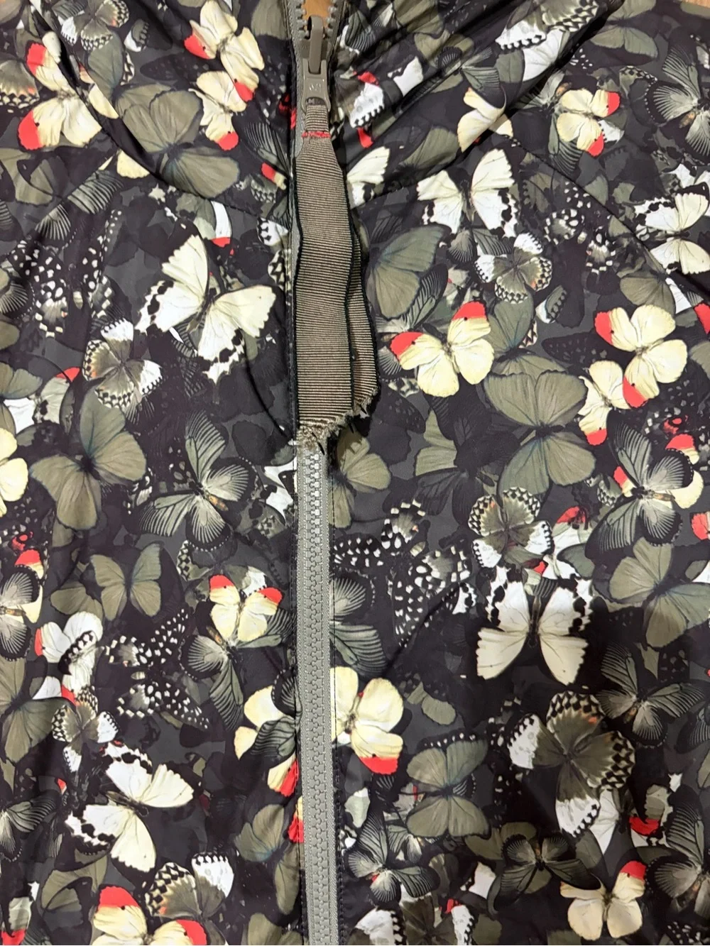 Lululemon – The Fluffiest Vest So Fly Butterfly Alarming Red Green – Sz. 10